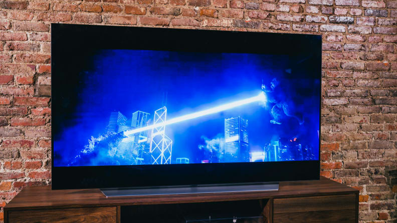 Telewizor LG C1 OLED wyświetlający treści 4K/HDR w salonie