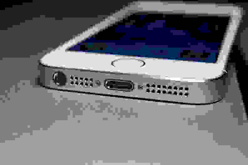 A picture of the Apple iPhone 5s' home button.