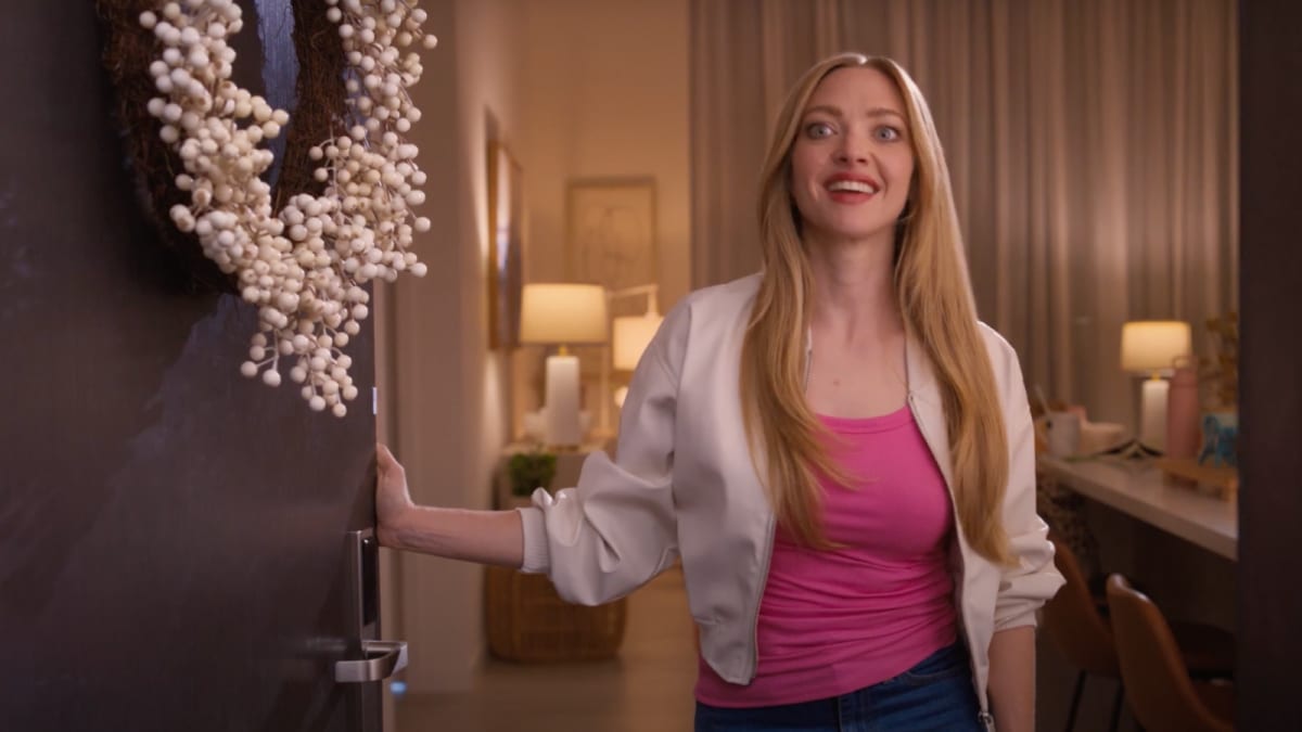 Karen Smith has still got the "fifth sense" in new 'Mean Girls' Black Friday commercial