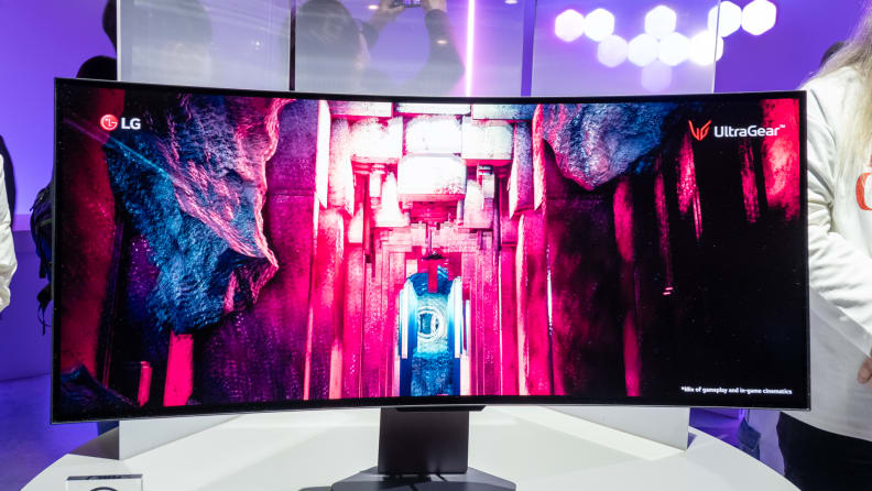 Curved screen pictured at CES