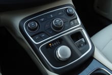 2015 Chrysler 200C17.jpg