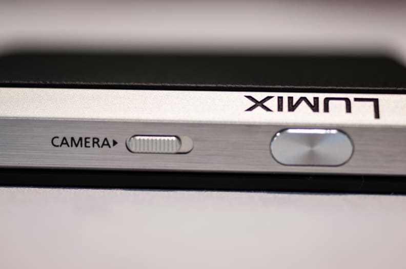 The top right includes the shutter release and camera switch.