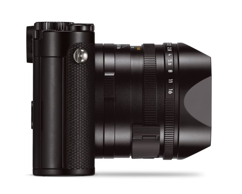 With the hood attached the fixed 28mm lens extends quite a bit out from the Leica Q's body.