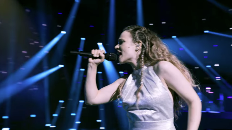 A still of Rachel McAdams singing in the Eurovision film.