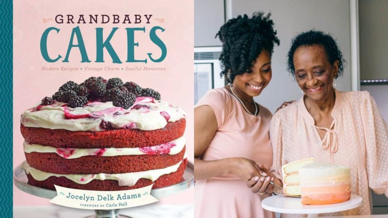 Izquierda: libro de cocina Grandbaby Cakes.  A la derecha, Jocelyn Delk Adams y su abuela cortan un pastel.