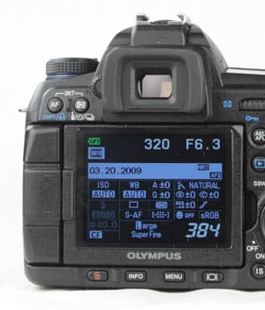 OLYMPUS-E-30-lcd-open.jpg