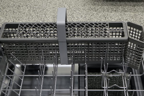 Long, wide cutlery basket in the lower rack