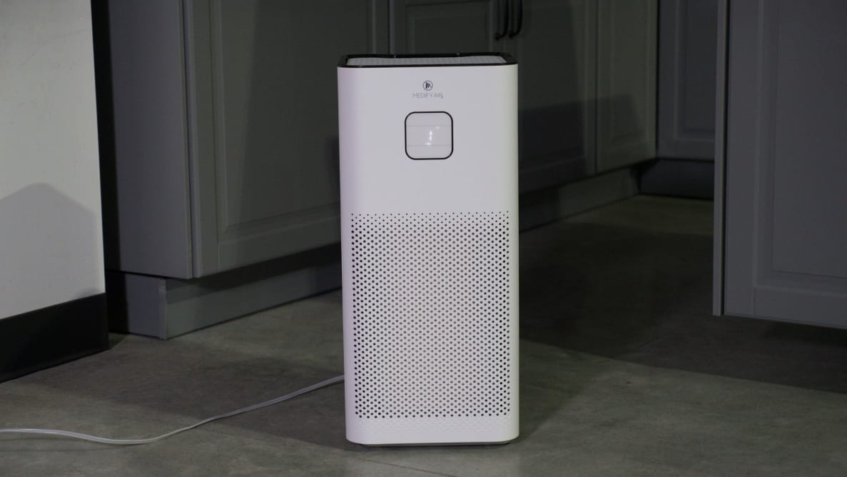 Close up image of the Medify air purifier in a room.