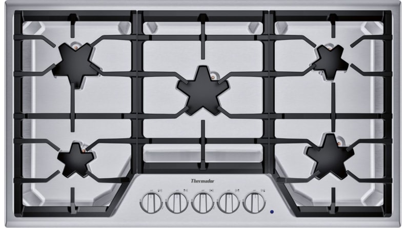 The Thermador SGSX365TS gas cooktop is spacious and can easily accommodate multiple pots and pans at the same time.