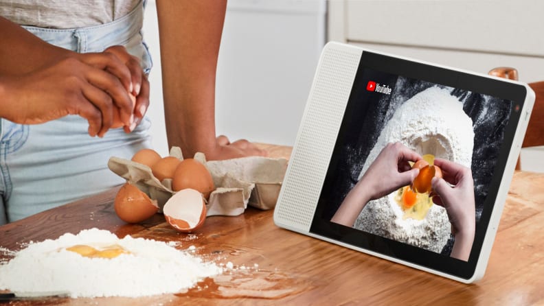 Lenovo Smart Display showing recipe video