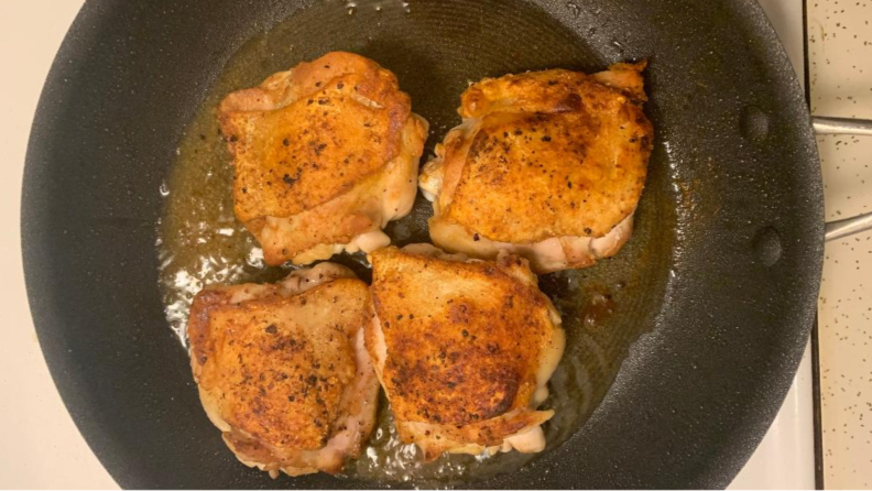 Four piece of chicken cooked on a Circulon pan.