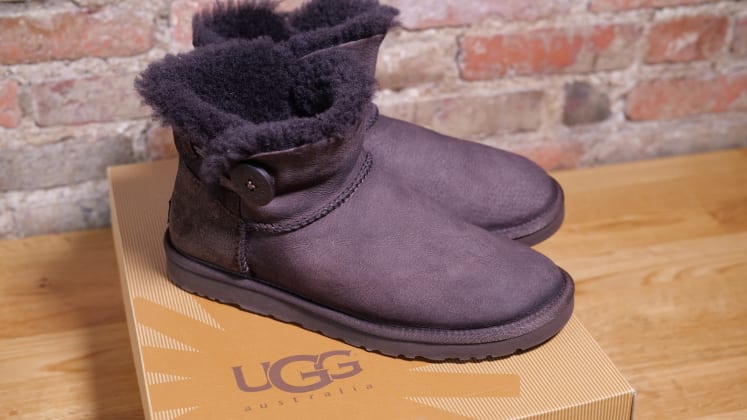 can i wash ugg boots in the washing machine