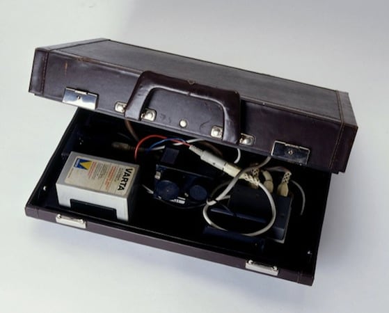 lrg_6_camerabriefcase.jpg