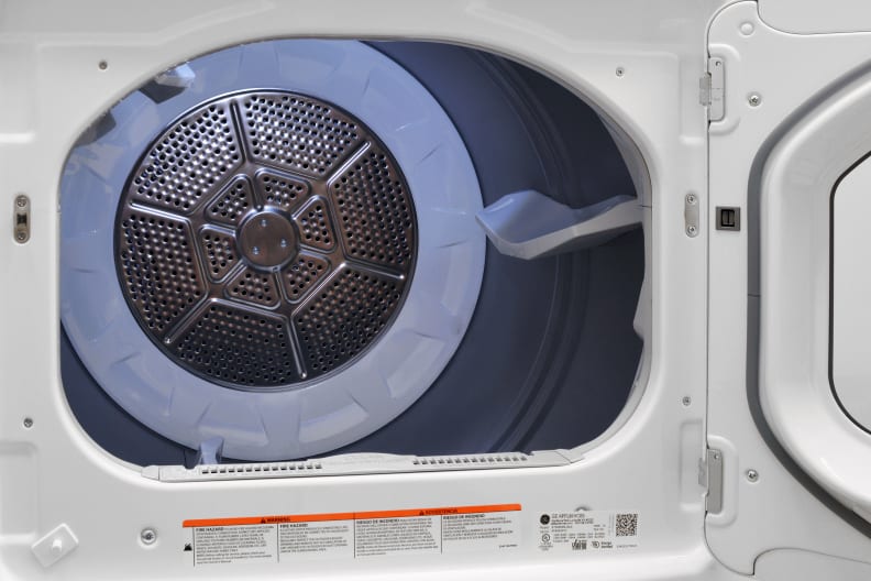 The GE GTD65EBSJWS's LED-lit interior is made of aluminized alloy to prevent corrosion.