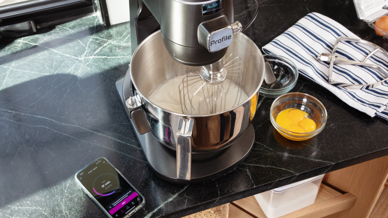 The smart mixer mixes egg whites for meringue using auto-sense techology.