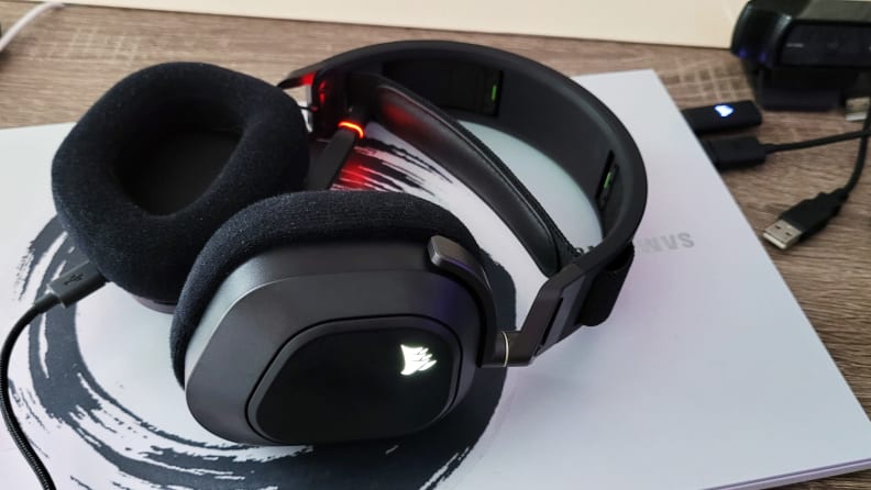 CORSAIR HS80 RGB WIRELESS Dolby Atmos Gaming Headset Carbon With Cleaning  kit Bolt Axtion Bundle Used 