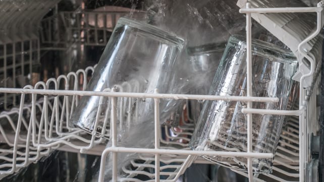 Cloudy_glasses_in_dishwasher
