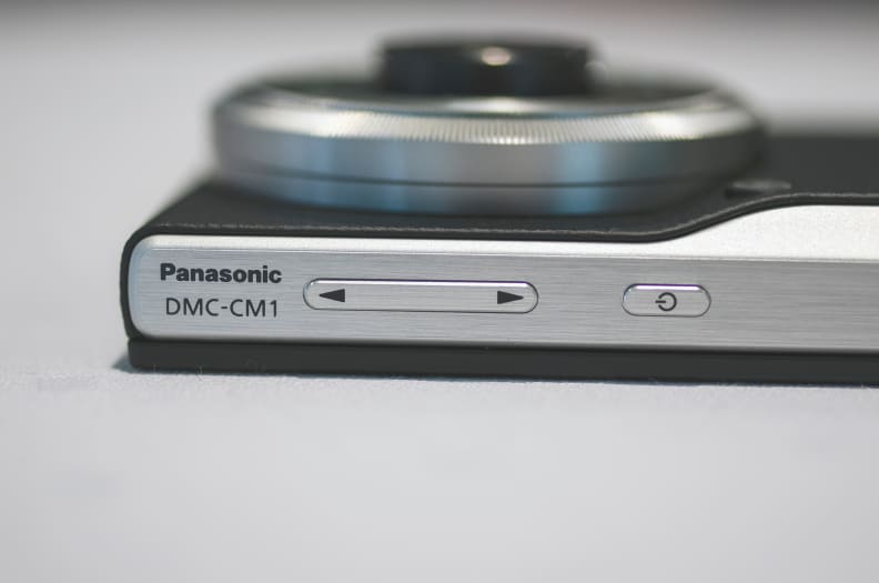 Here are the volume and power button, which are located on the top end of the camera.
