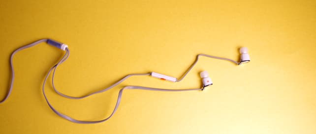 JBL-J33i-inears-hero2.jpg