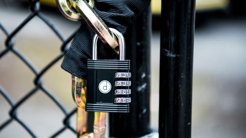 Top 5 Best Locks for Gym Locker [Review] - 4 Digit Outdoor Combination Lock/Gym  Locker Locks [2023] 