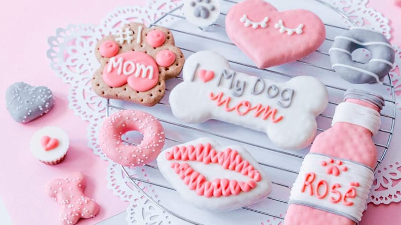 Dog Mom Gift Set (Biscuits)