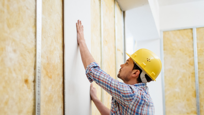 Man installs drywall