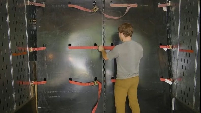 Strapping the storage divider of a container truck