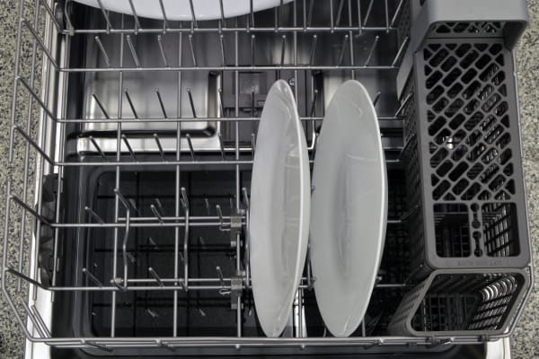 Thin plates placed on the lower rack