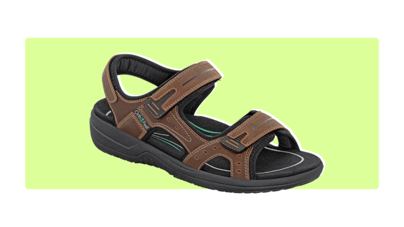 Brown leather Orthofeet Gemini sandals on a light green background