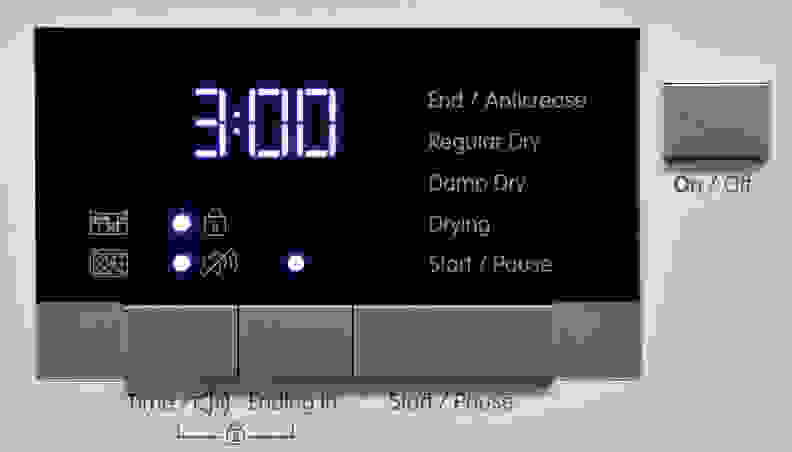 Without customizable options or extra features, the Blomberg DHP24412W's control panel basically serves as a timer and power switch.