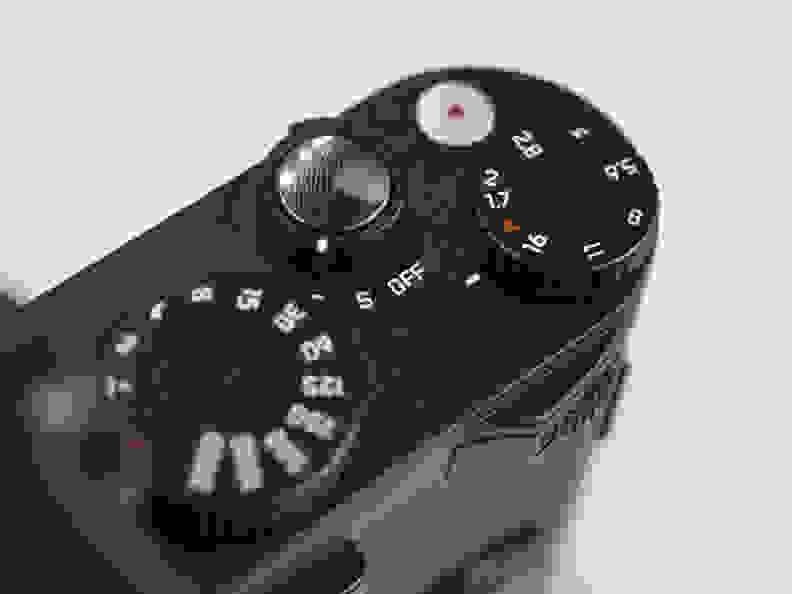 The control scheme on the Leica X is nice and simple, comprised of several physical dials.