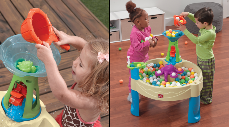 Kids play with the water table