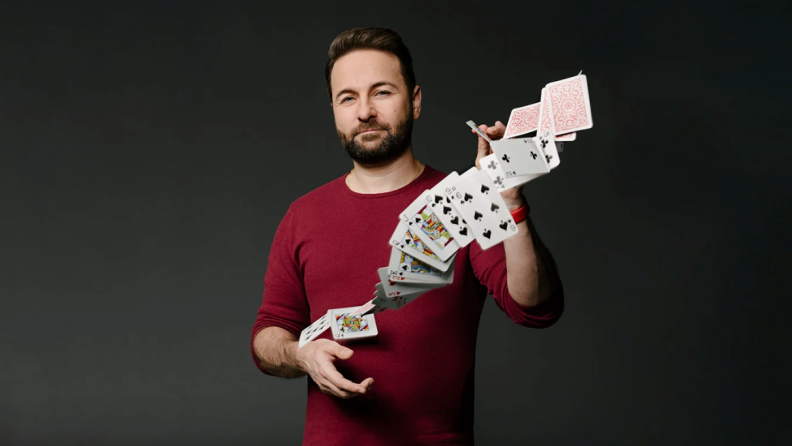 丹尼尔·尼格雷诺（Daniel Negreanu）