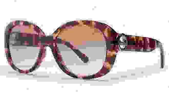 Chic brown tortoise print sunglasses