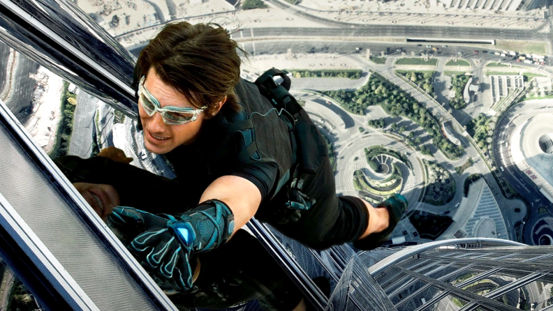 国际货币基金组织(IMF)特工伊森·亨特(Ethan Hunt)在《幽灵协议》(Ghost Protocol)中攀登哈利法塔(Burj Khalifa)。