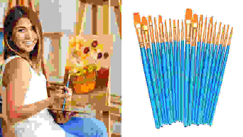 左图:一个人在画架上画画布。右边:一套蓝色和金色的画笔。