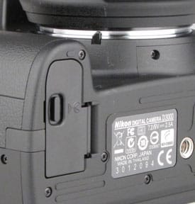 NIKON-D3000-battery-closed.jpg