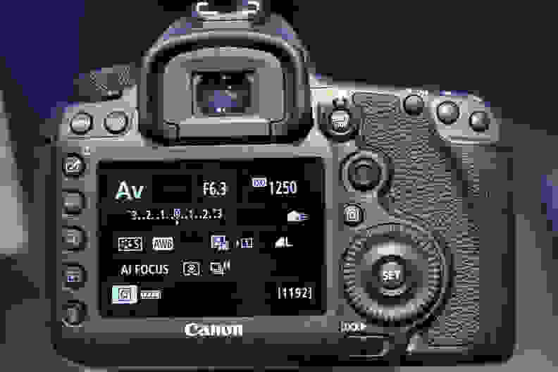 The 5DS R's rear controls are just like the 5D Mark III's. Identical, in fact.