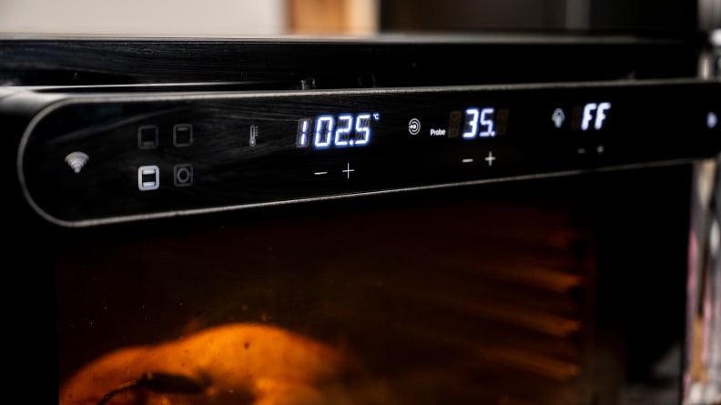 When the food probe is in use, the touchscreen display will show the internal temperature of the food.