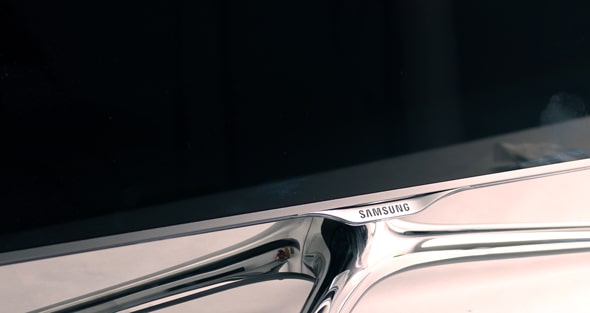 Samsung_F7100_stand1.jpg