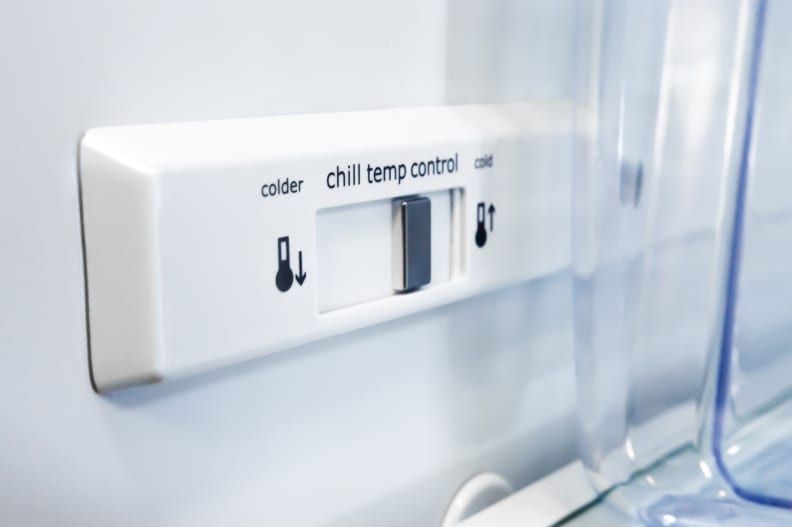 The temperature in the cold drawer is adjustable