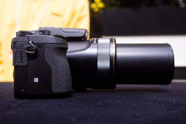 The right side of the Nikon DL24-500