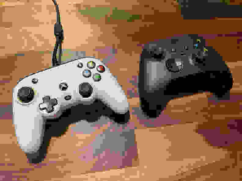 A shot comparing the Nacon Pro controller with a regular Xbox controller.