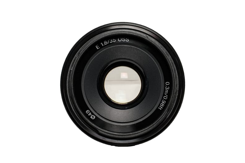 The Sony E 35MM F/1.8 OSS from the front.