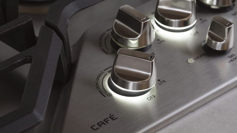 The knobs are backlit, so you always know which burner is on.