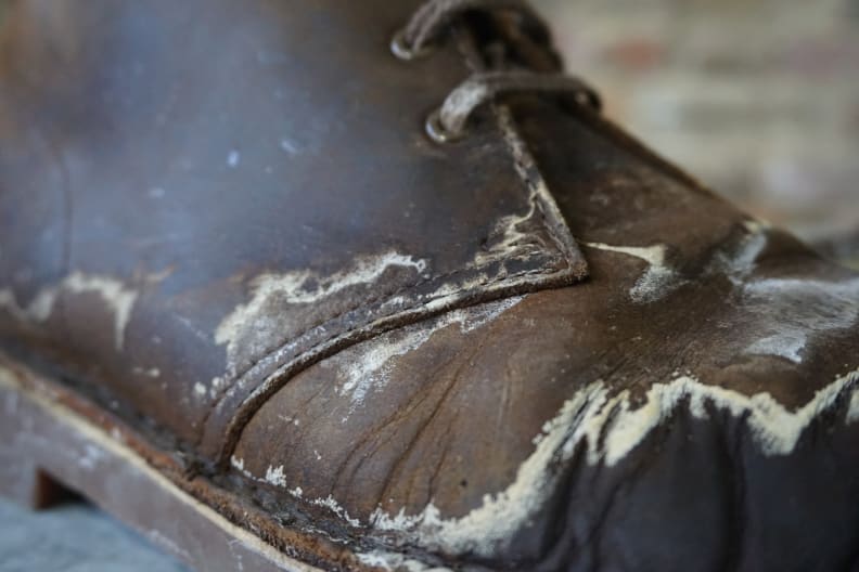 How to Clean Road Salt off Leather Shoes: 6 Steps (with Pictures)