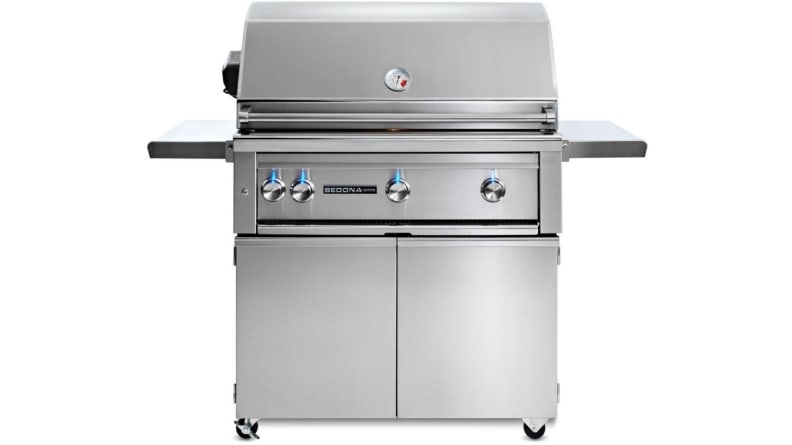A Lynx L600PSFRNG free-standing grill