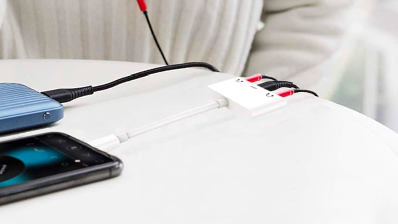 Tophigh 3 in 1 Dual DC3.5mm Audio + Charging Adapter for Apple iPhone