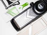 Different mandoline slicers are lined up in a diagonal line