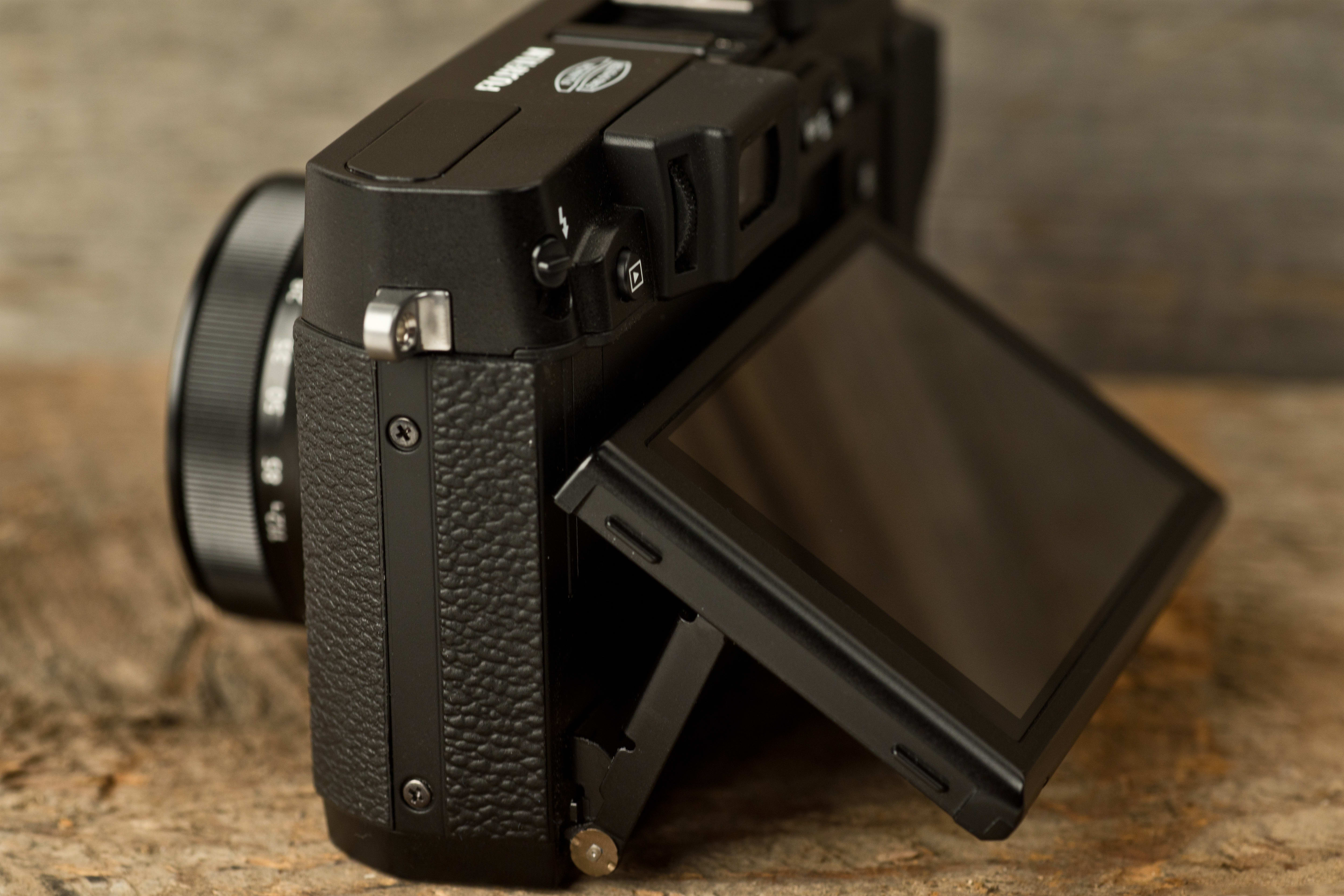 digital camera with viewfinder
